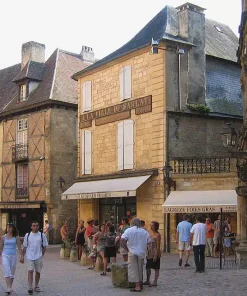 Sarlat…à travers l’histoire (2h) – Visite Privée de 1 à 20 pers